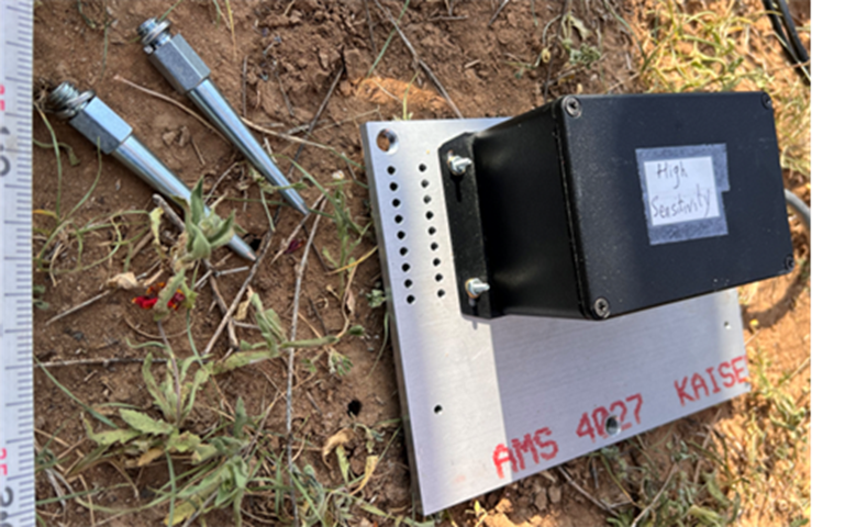 Wireless Geophone SeniMax for monitoring ground vibration