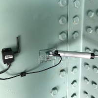 Wireless Displacement/Crack Meter SenSpot sensor