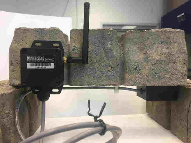 Wireless Humidity &amp Temperatue SenSpot™ attached to a demonstration setup